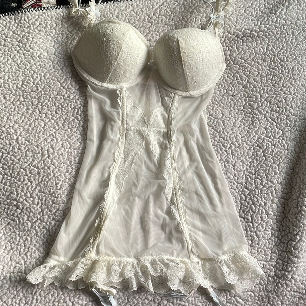 2015 White Lace teddy with push up and garter belt straps